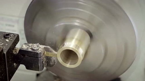 機械牛人加工打磨出來一個銅火機,這樣做出來的果然是精品,成品讓人羨慕