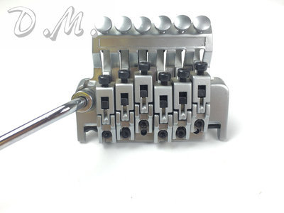 【工廠定制電吉他配件 拉弦板 雙搖顫音器 沙鎳無標(biāo)電吉他顫音系統(tǒng)】價格,廠家,圖片,樂器配件,廣州市荻美樂器配件-